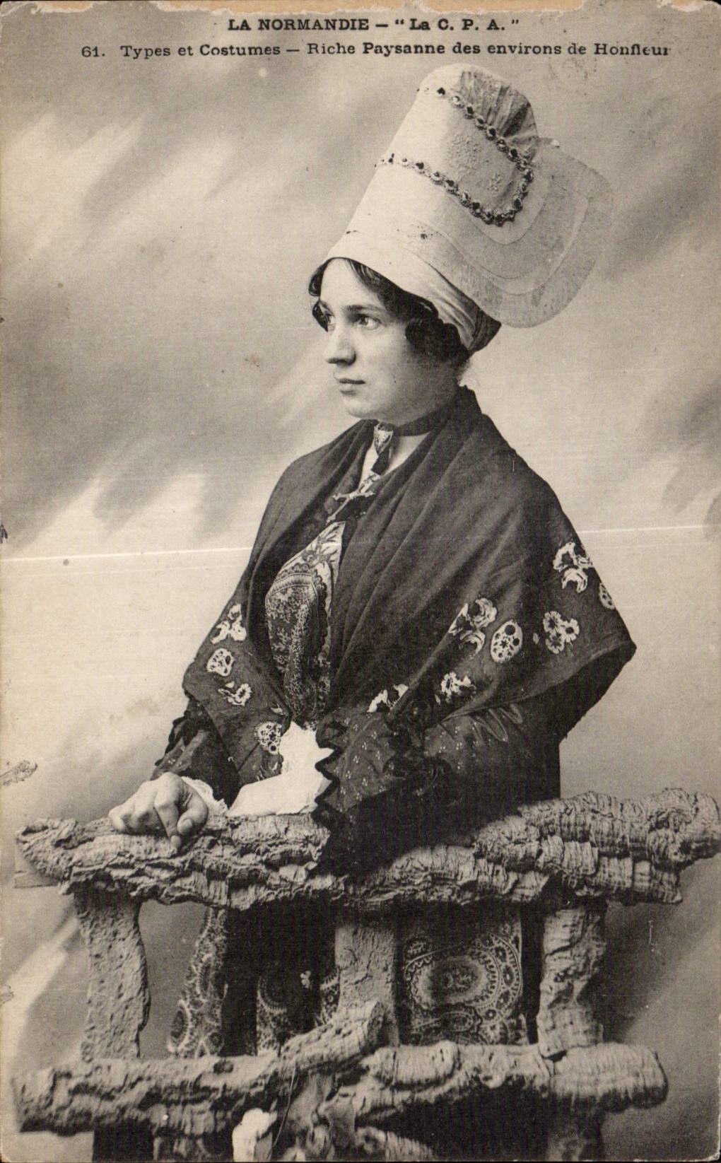Folklore - Costumes - La Normandie - Riche Paysanne - Environs de Honfleur - CPA