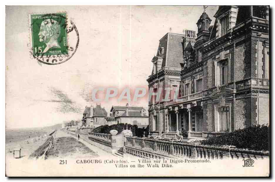 Cabourg - Villas sur la Digue Promenade - CPA
