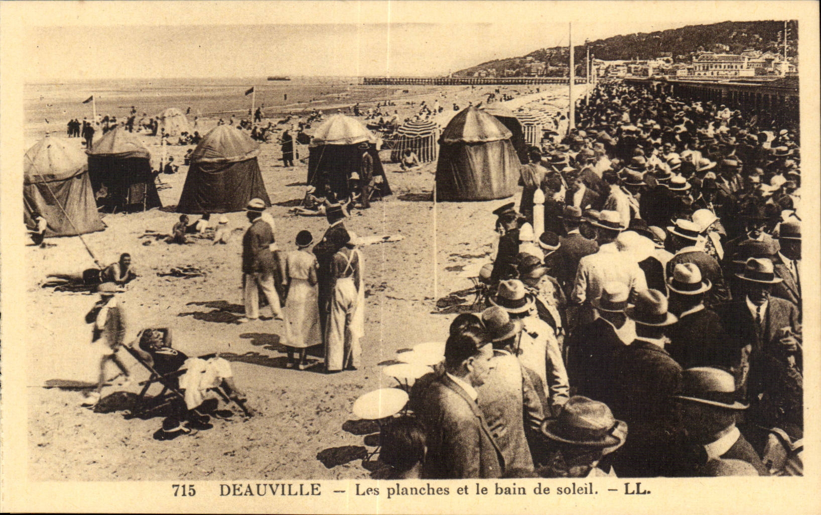 Deauville — Les planches et le bain de soleil — LL. n° 715