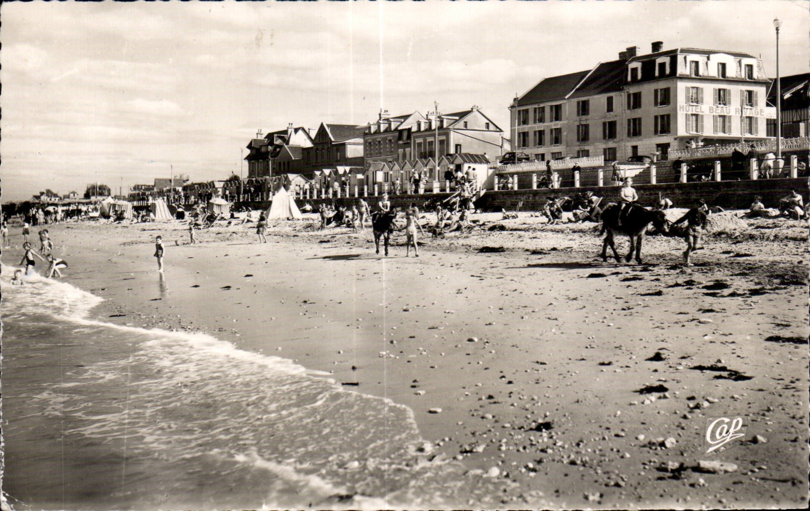 Lug-sur-Mer — La plage et l'Hôtel Beau Rivage — Cap' — 177