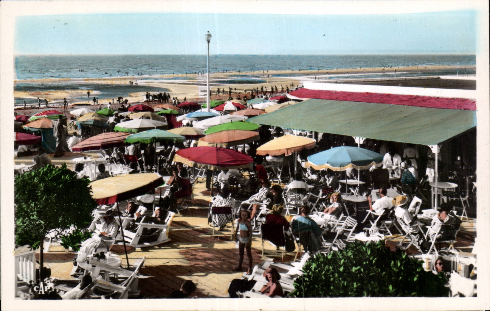 Deauville - Blühende Strand — Entspannen am Strand — C.A.P. REALPHIL