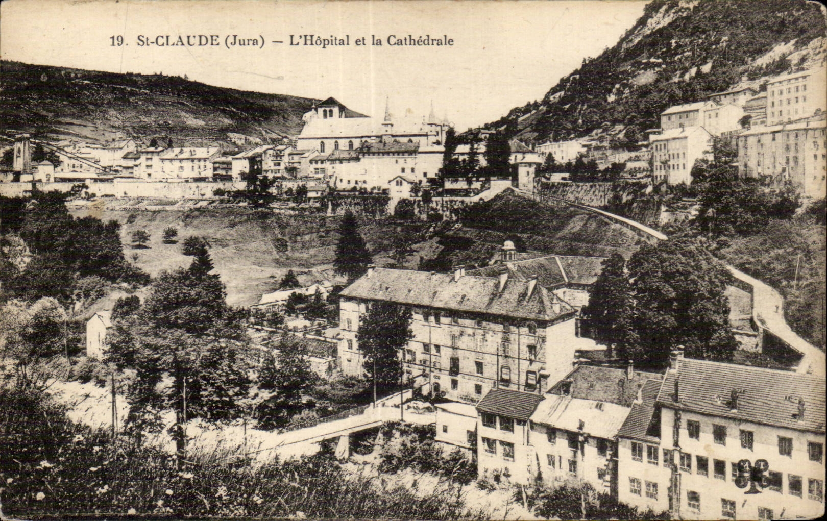 Saint Claude - L Hopital et la Cathedrale - CPA