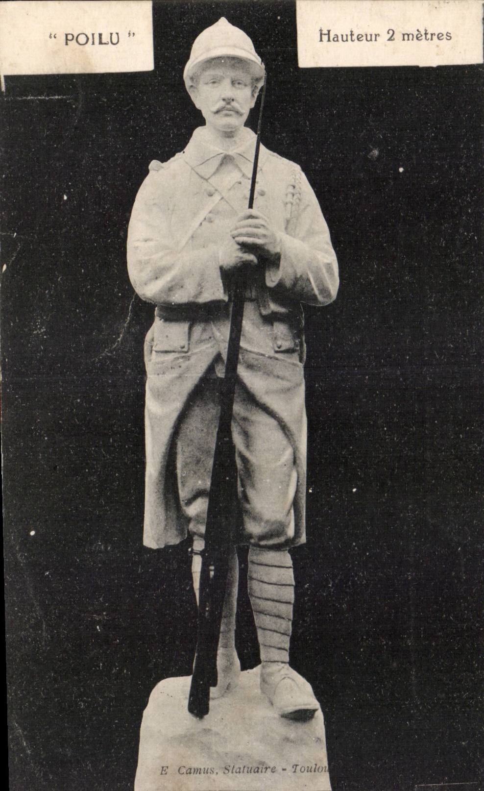 CPA Militaria Poilu Hauteur 2metres 