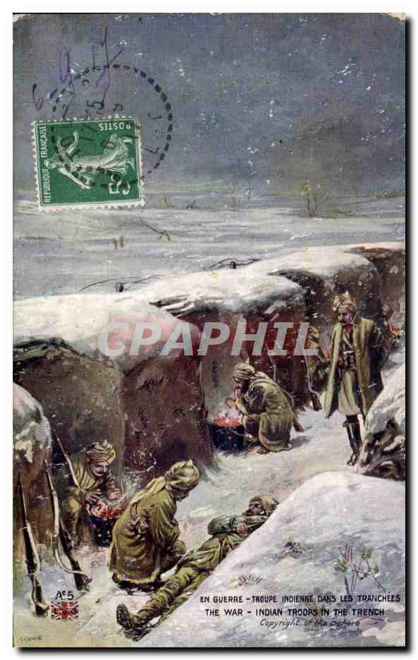 CPA Militaria En guerre troupe indienne dans les tranchees 