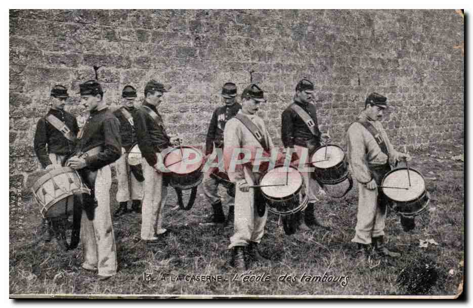 CPA Militaria A la caserne L ecole des tambours 