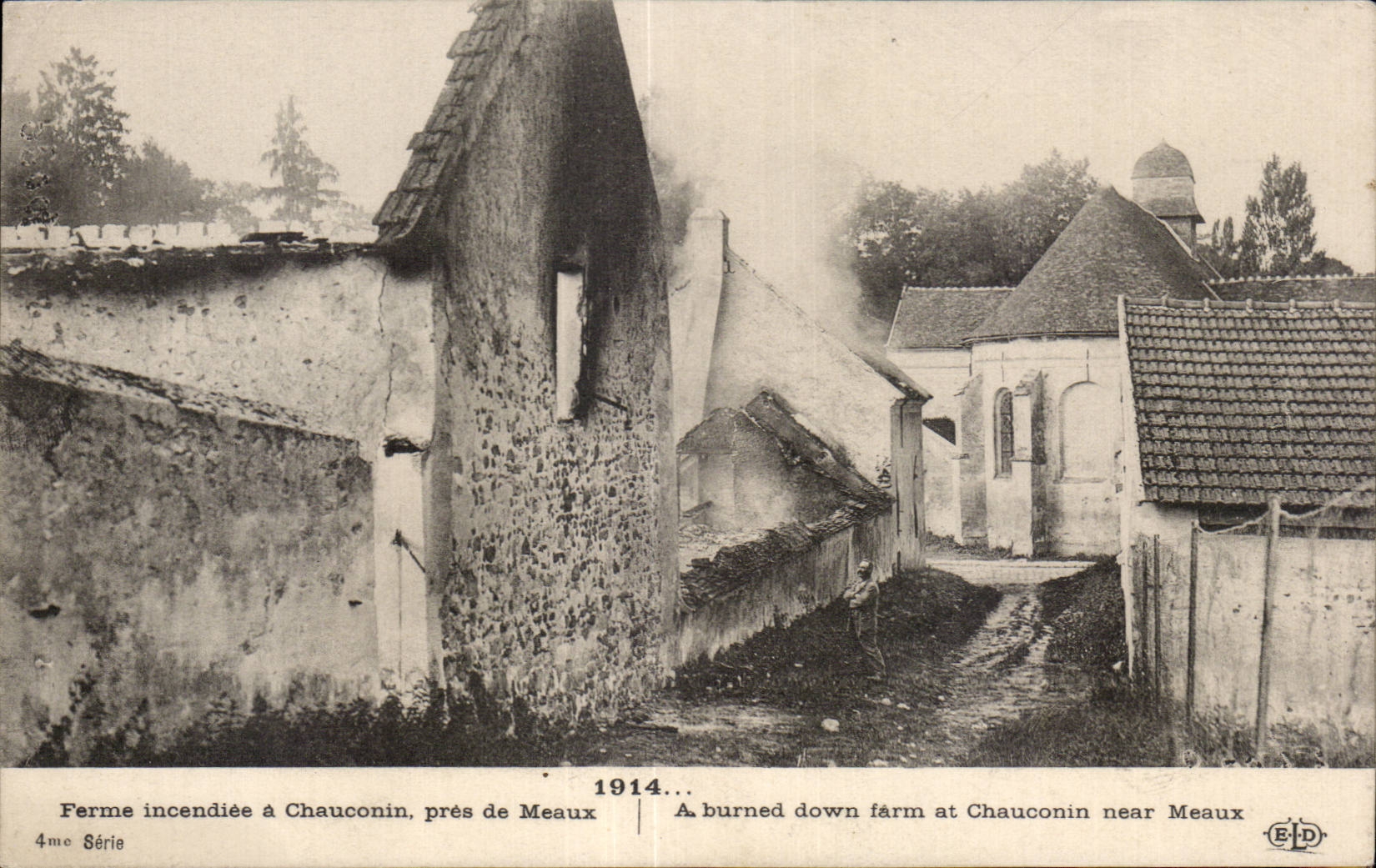 CPA Militaria Ferme incendiee a Chauconin pres de Meaux 