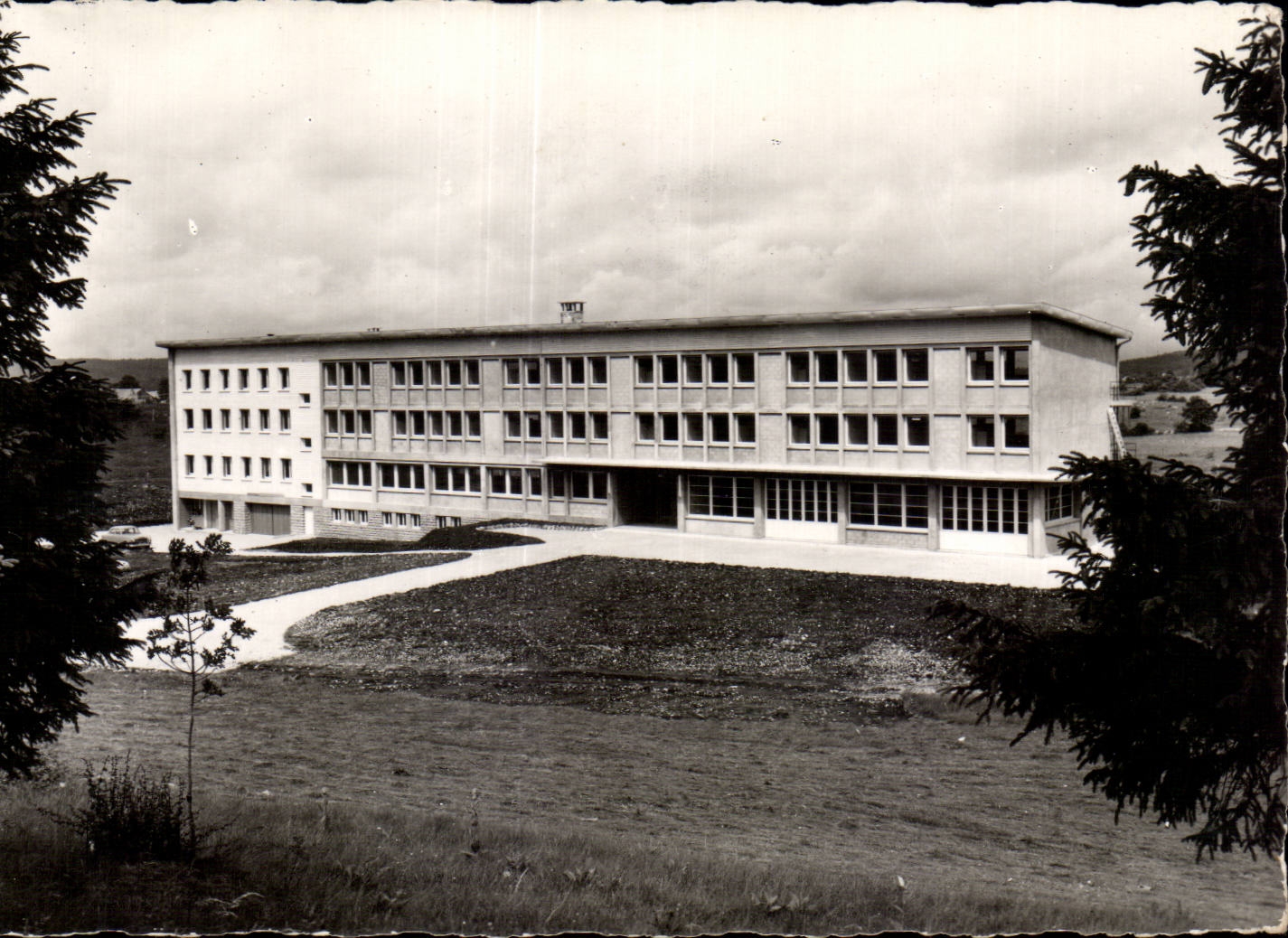 École publique de Saint-Laurent-du-Jura — Colonie de Nièvre — Éditeur Les Éditions de l'Est