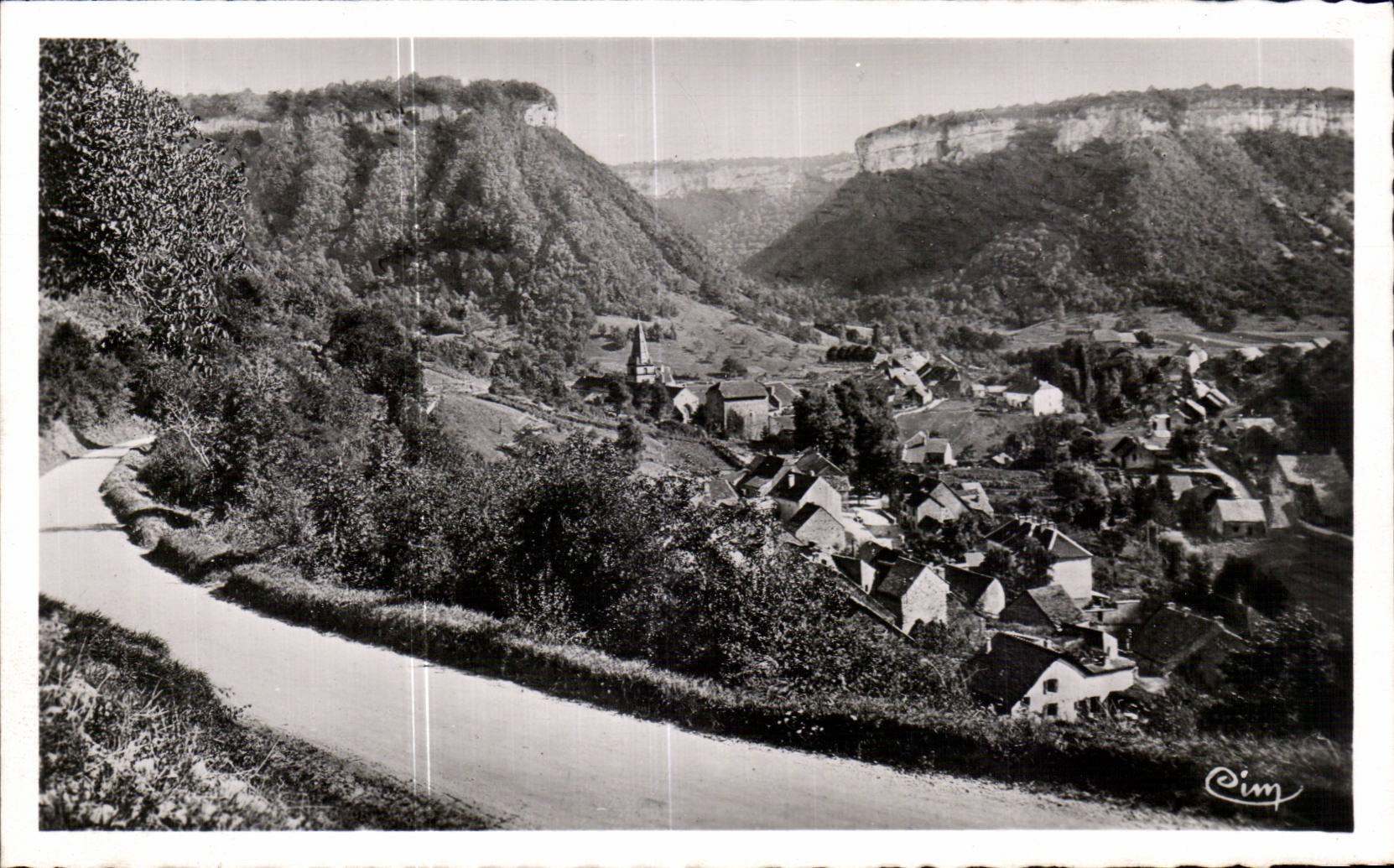 Baume-les-Messieurs — Environs de Lons-le-Saunier (Jura) — Cim