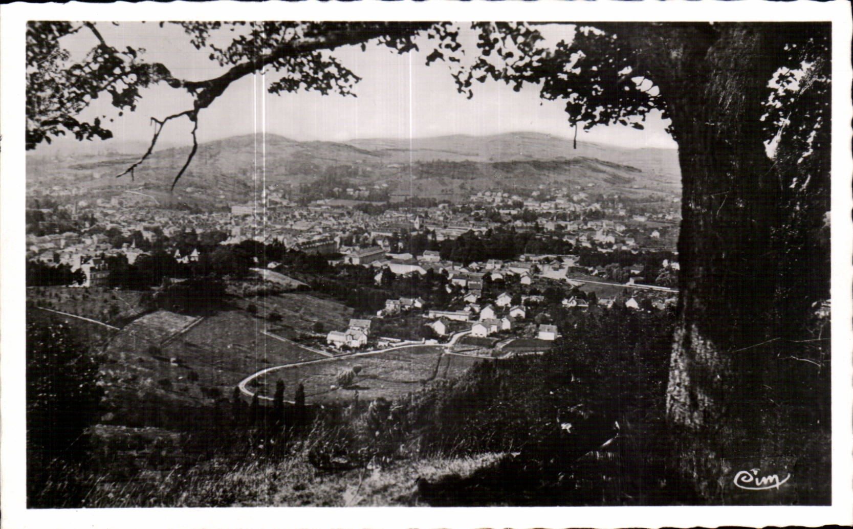 Lons-le-Saunier (Jura) — Vue générale dans son cadre pittoresque — Pim