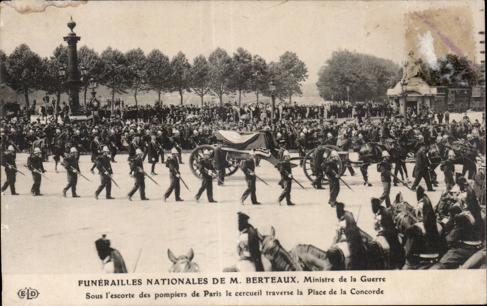 CPA Militaria Funerailles nationales de M Berteaux Ministre de la la guerre