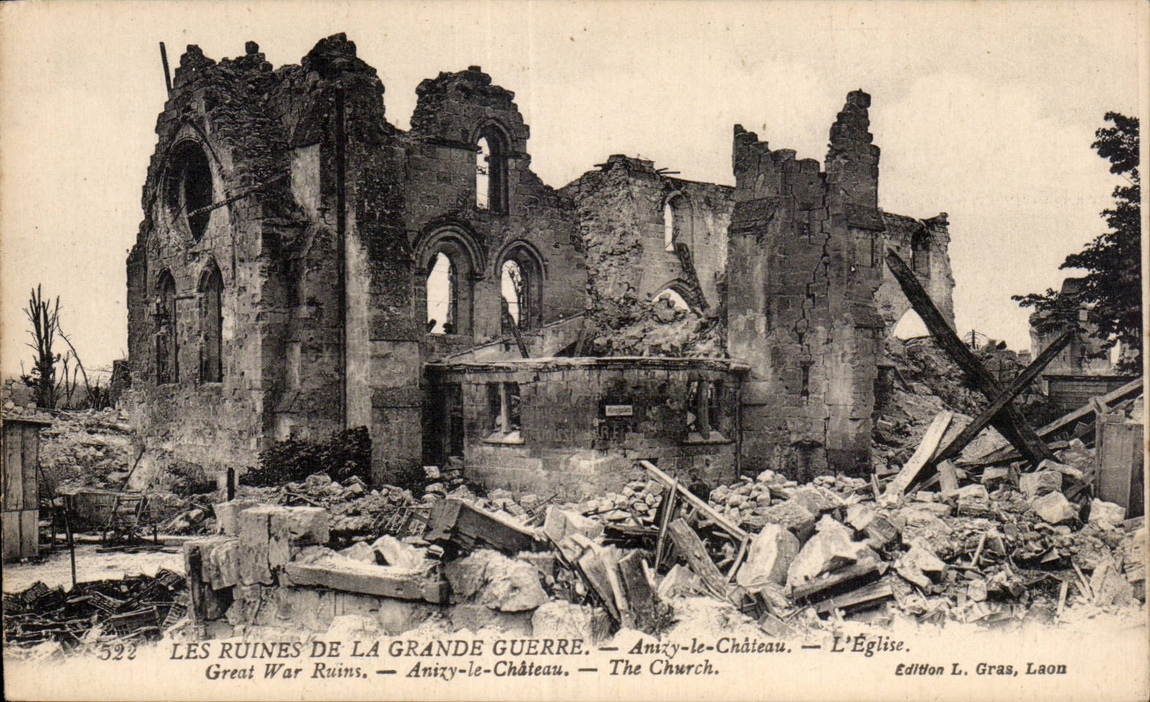 CPA Militaria Les ruines de la grande guerre Anizy le Chateau L eglise