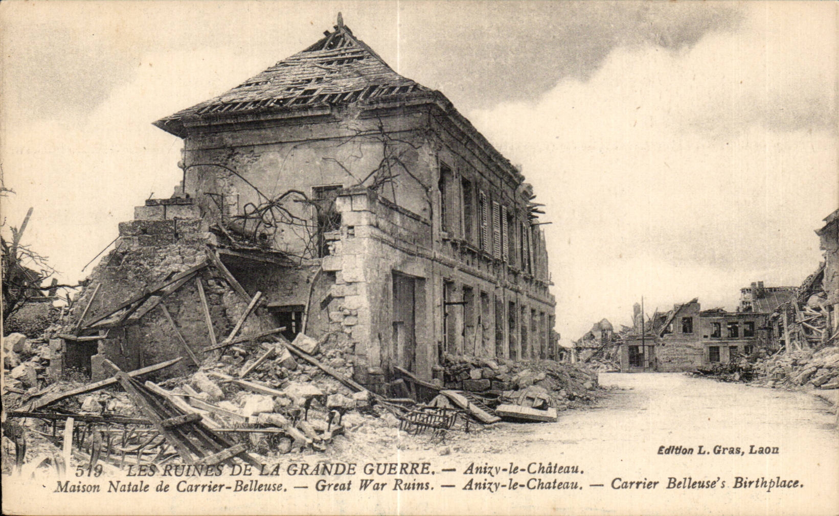 CPA Militaria Les ruines de la grande guerre Anizy le Chateau 
