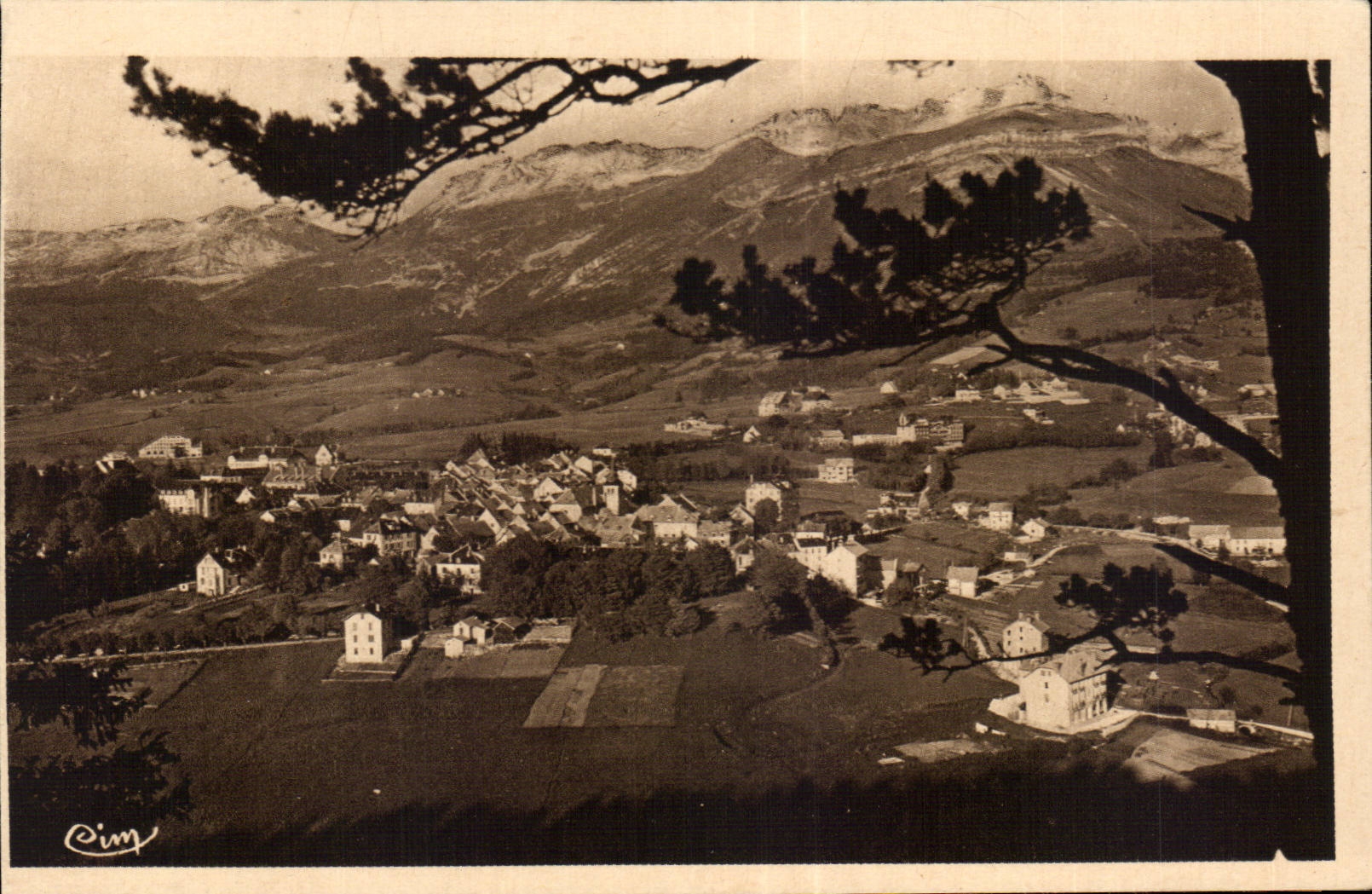 Villard-de-Lans (Isère) — Vue Générale — Col de l'Arc, le Cornafion — Héliogravure par les Nacon