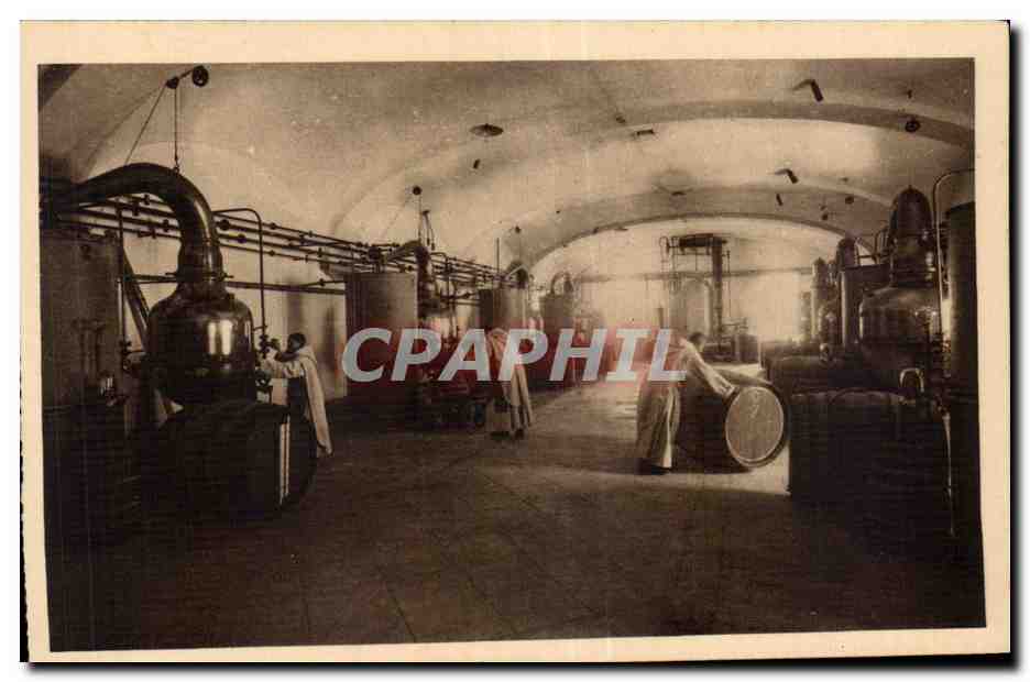Salle des alambics — Fabrication de la Chartreuse — Édition de la Compagnie Française de la Grande Chartreuse