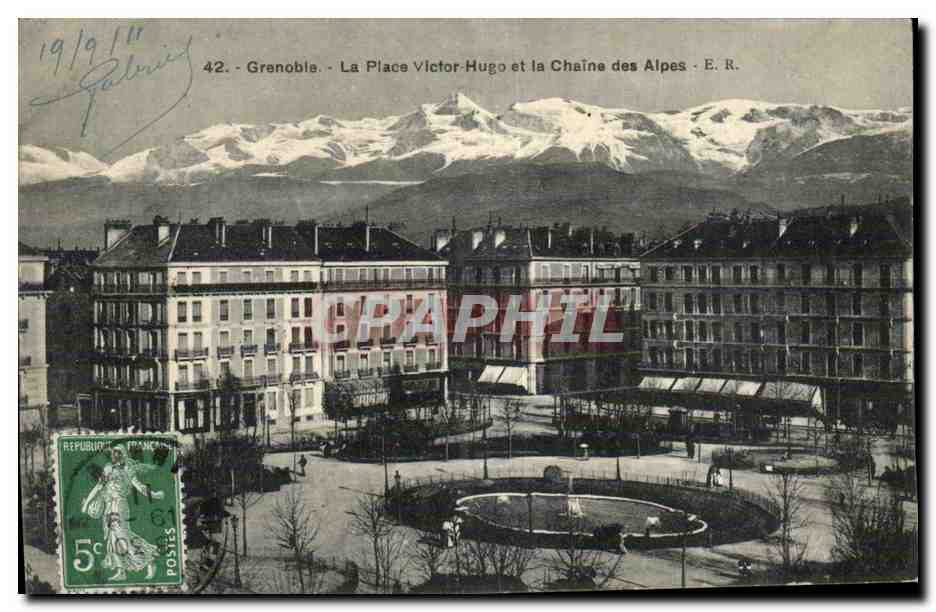 Grenoble - La Place Victor Hugo - Chaine des Alpes - CPA 