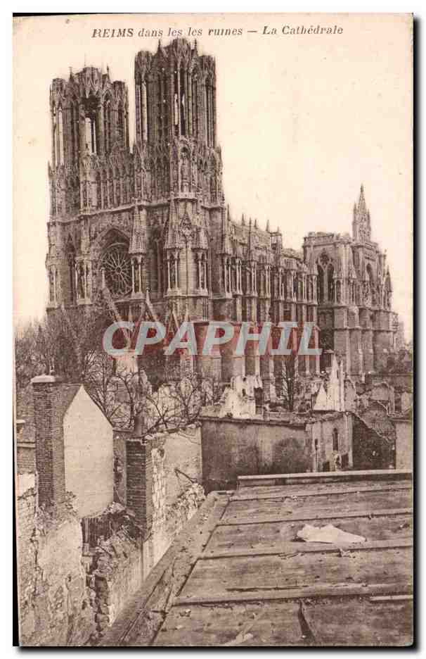 CPA Militaria Guerre 1914 Reims dans les ruines