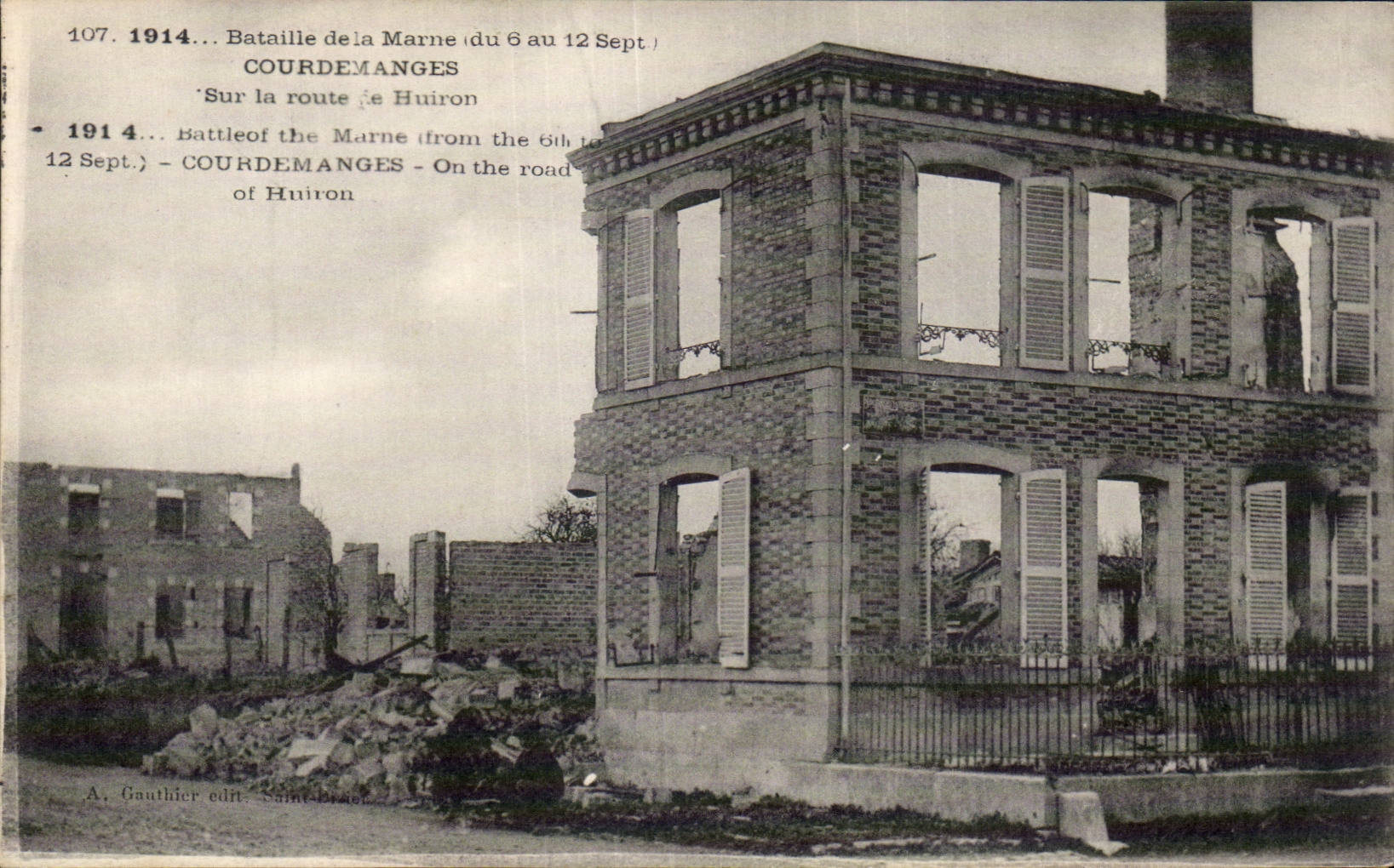 CPA Militaria Bataille de la Marne Courdemanges Sur la route de Huiron 
