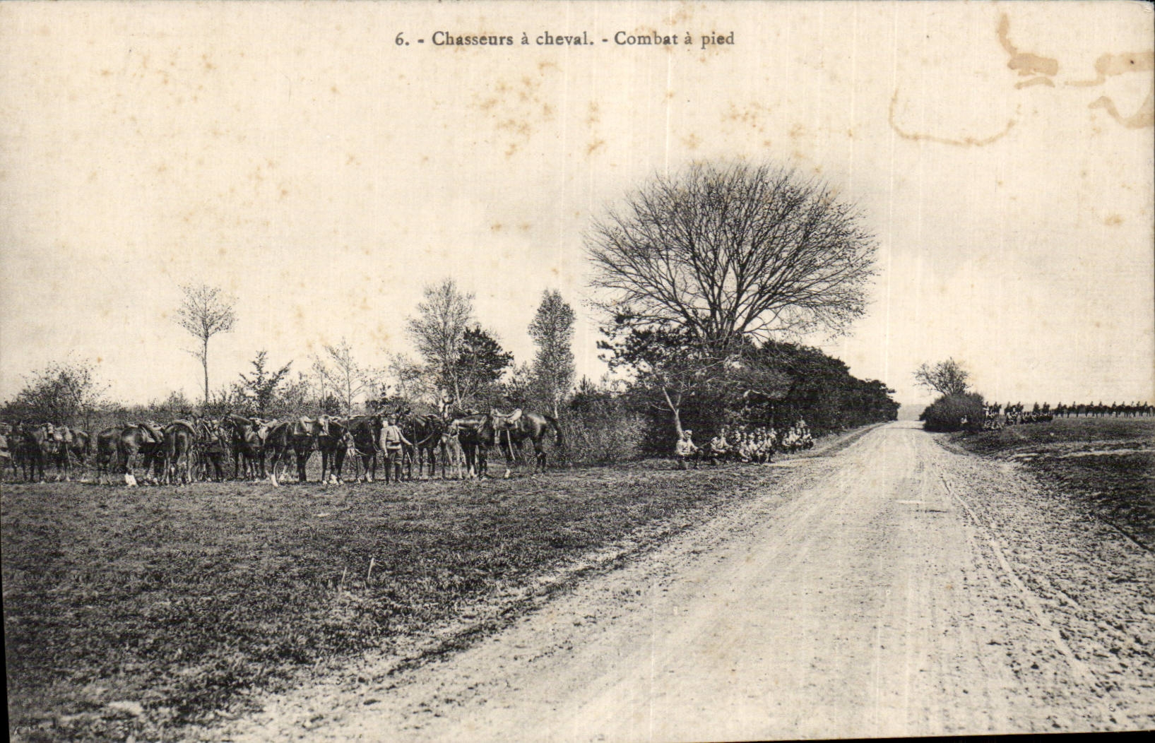 CPA Militaria Chasseurs a cheval Combat a pied