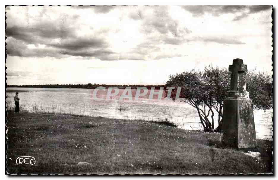 Environs de Mézières-en-Brenne (Indre) — L'Étang de la Mer Rouge — Photo M. Roussel