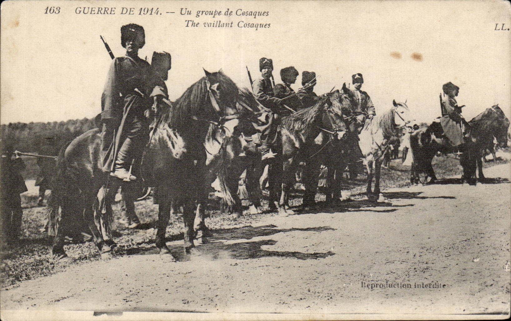 CPA Militaria Guerre de 1914 Un groupe de cosaques Cheval horse