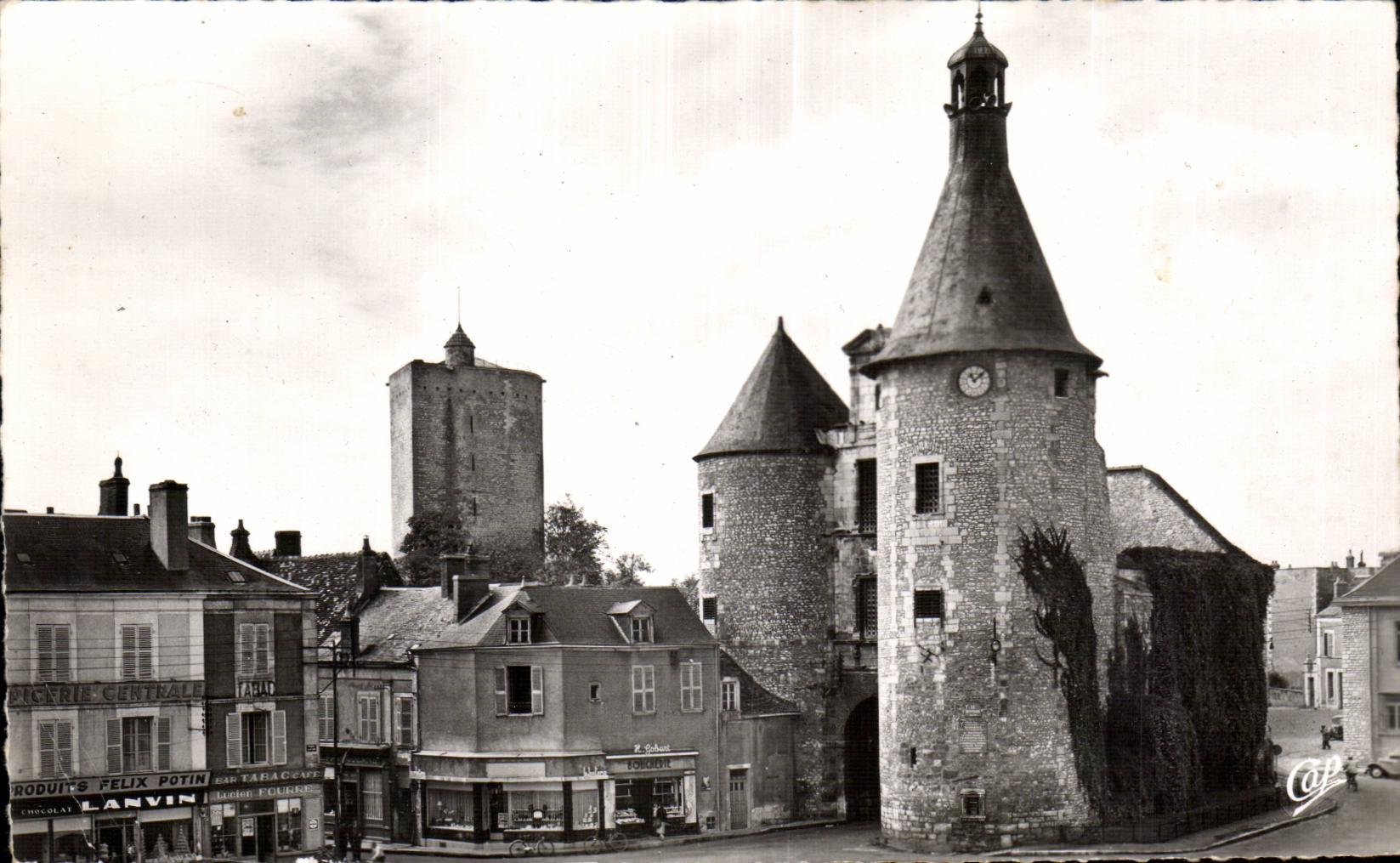 Issoudun — La Place du 10 Juin, le Beffroi et la Tour Blanche — Cie des Arts Photomécaniques, Paris