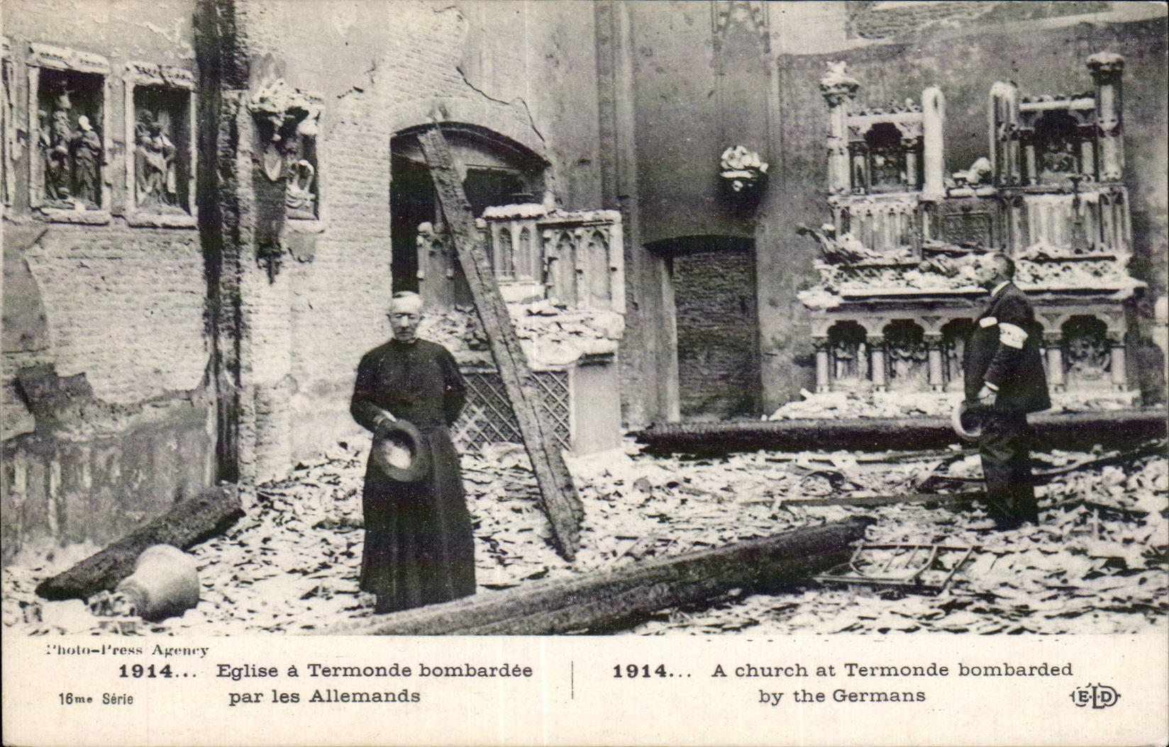 CPA Militaria Guerre de 1914 Eglise a Termonde bombardee par les allemands