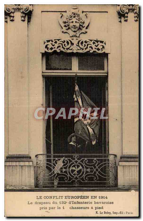CPA Militaria Guerre de 1914 Le drapeau du 132eme regiment d infanterie bavaroise pris par les 1 chasseurs a pied