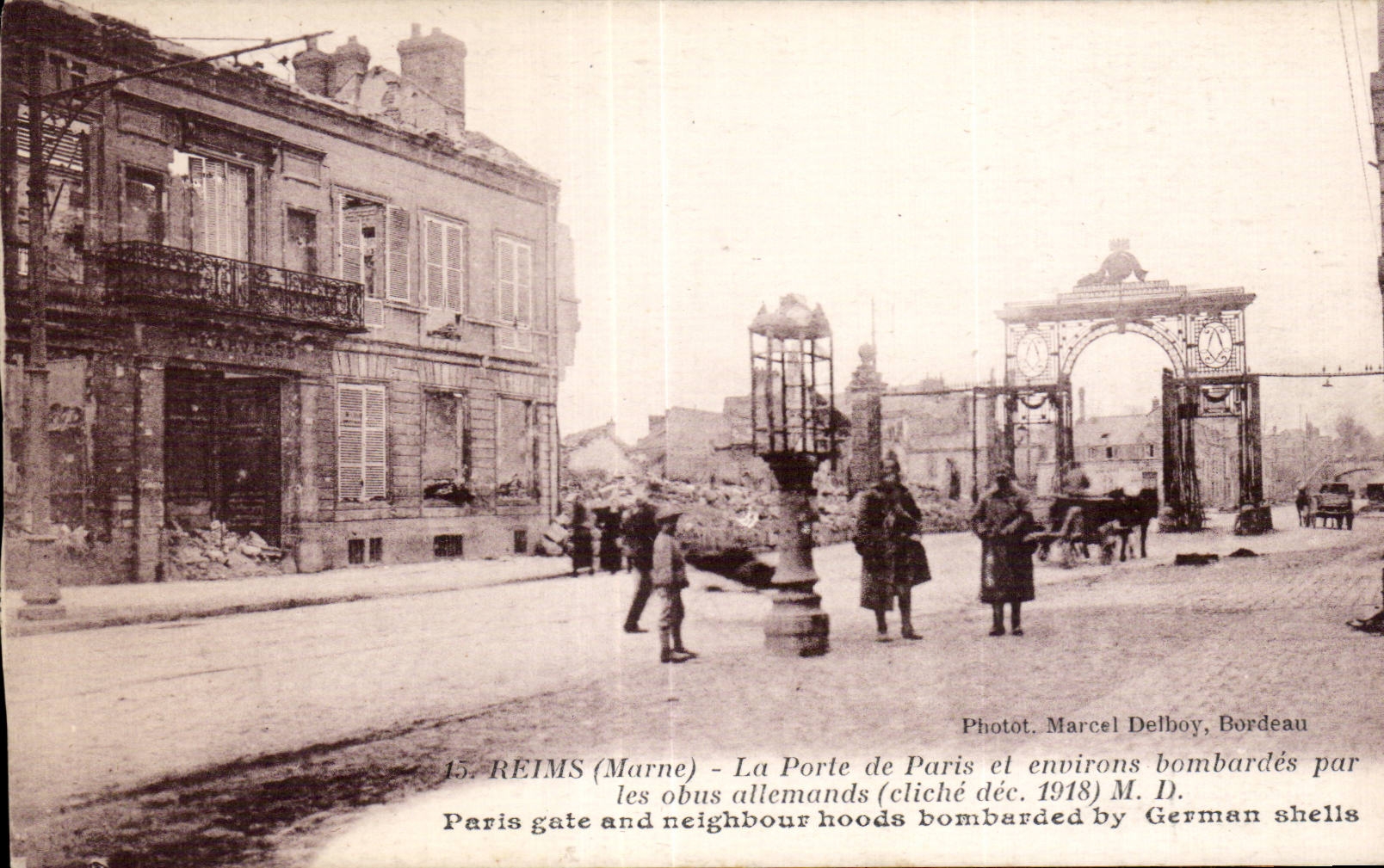 Reims (Marne) - Die Porte de Paris und Umgebung durch deutsche Granaten bombardiert (Foto Dez. 1918) - Foto von Marcel Delboy, Bordeaux
