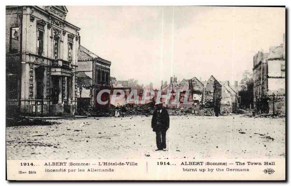 CPA Militaria Guerre de 1914 Albert L hotel de ville incendie par les allemands