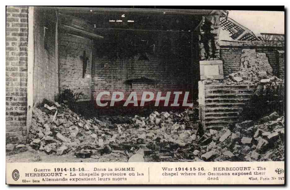 CPA Militaria Guerre de 1914 Dans la Somme Herbecourt La chapelle provisoire ou les allemands exposaient leurs morts