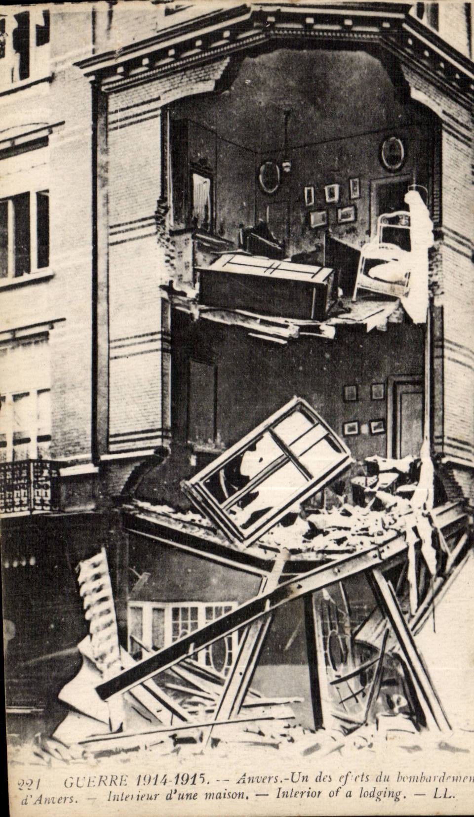 CPA Militaria Guerre 1914 Anvers Un des effets du bombardement 