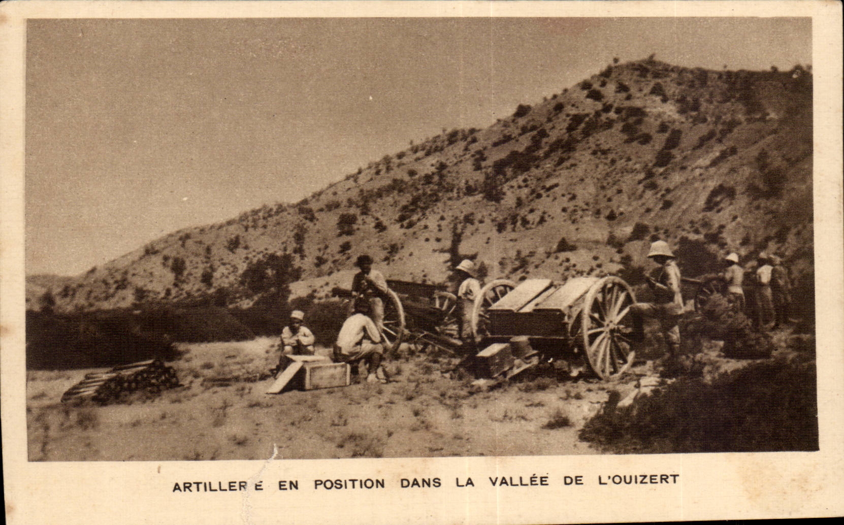 Artillerie en position dans la vallée de l'Ouizert — HAG, 23 rue Boissard, Paris