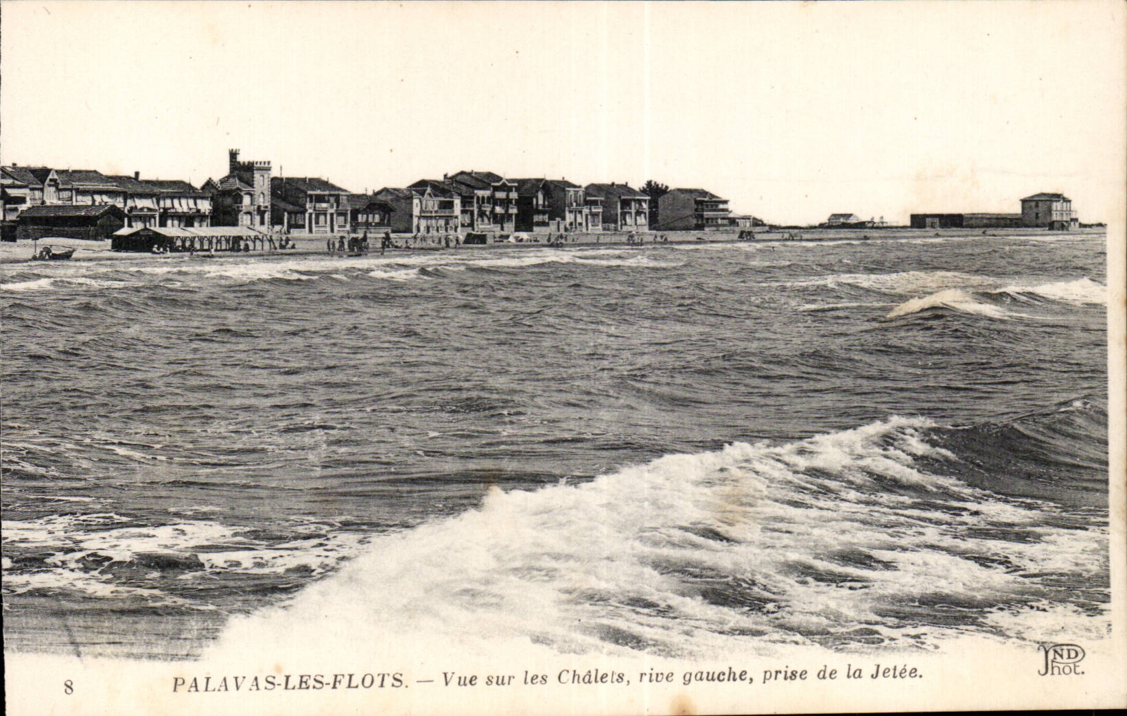 CPA Palavas les Flots Vue sur les chalets rive gauche prise de la jetee
