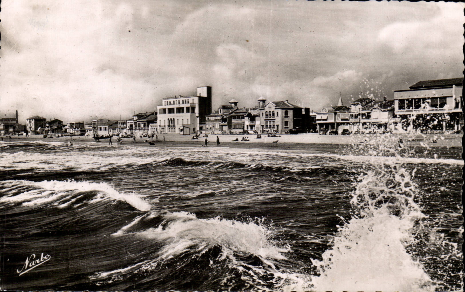 Palavas-les-Flots — Effet de vagues sur la plage droite — Éditions NARBO