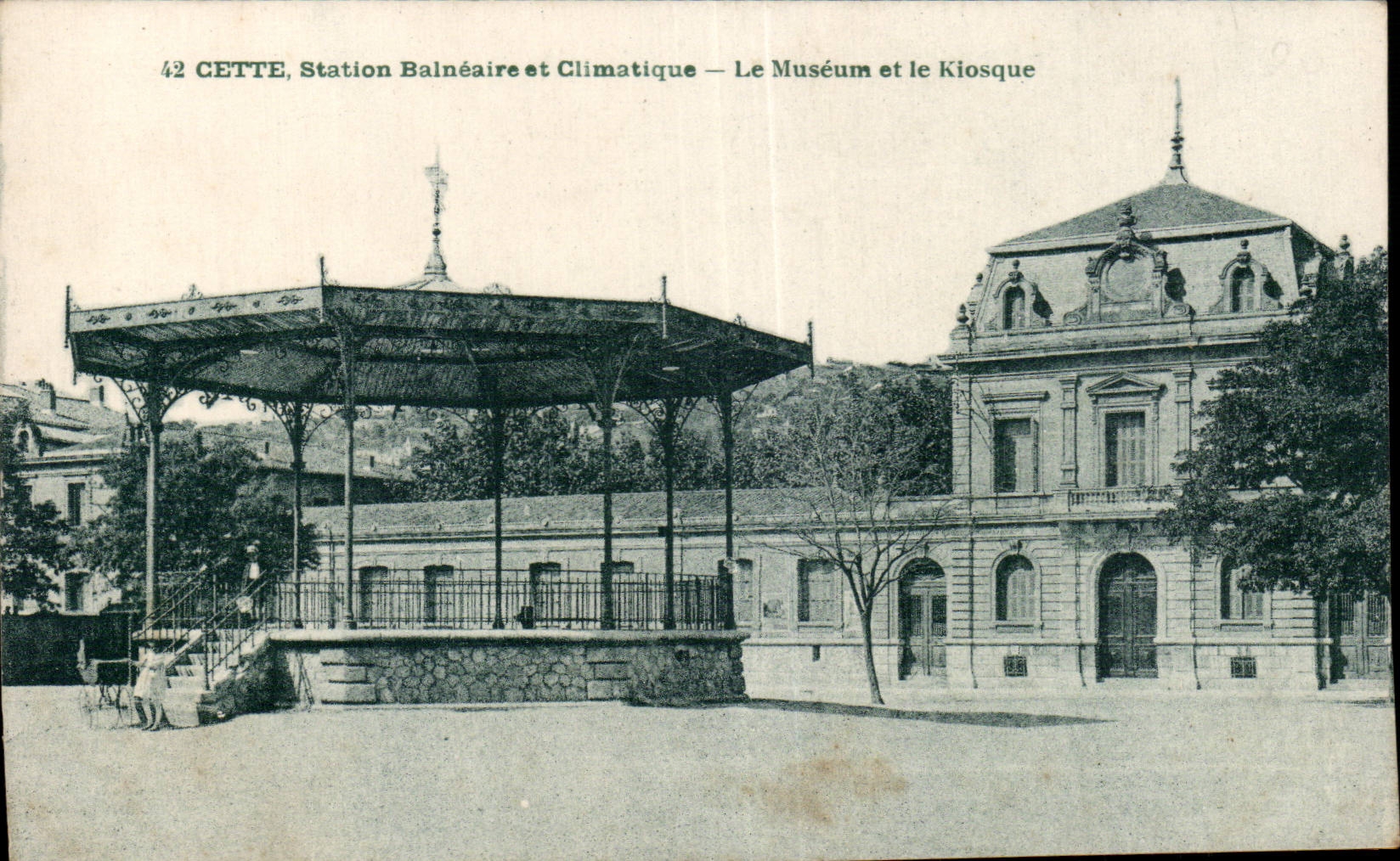 CPA Sette Station balneaire et climatique Le museum et le kiosque