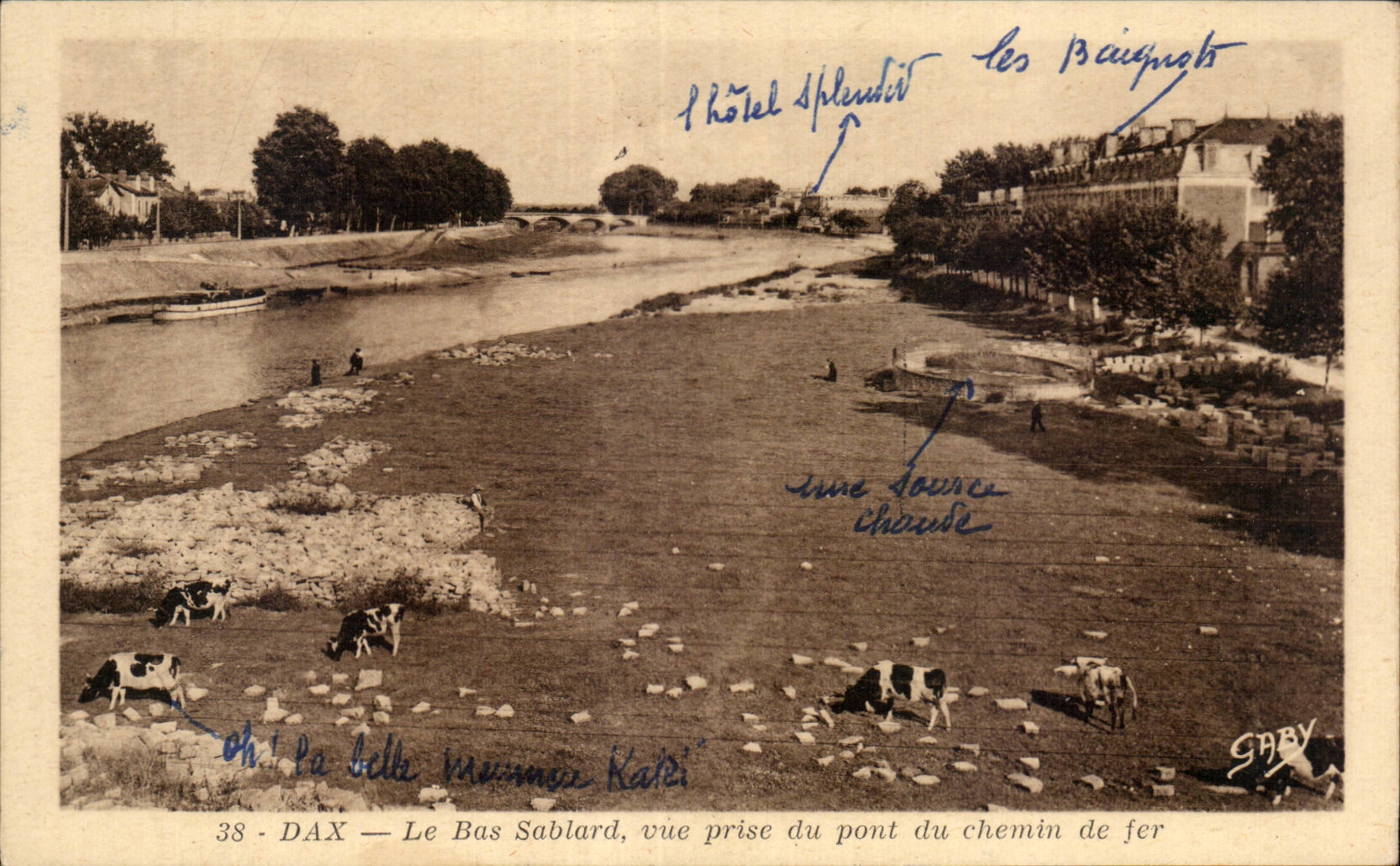 CPA Dax Le bas Sablard vue prise du pont de chemin de fer Vaches