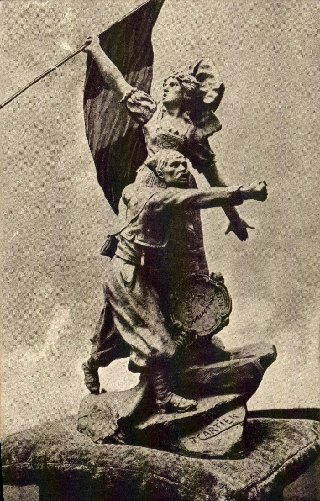 CPA Militaria Statue Marianne Soldat Cartier