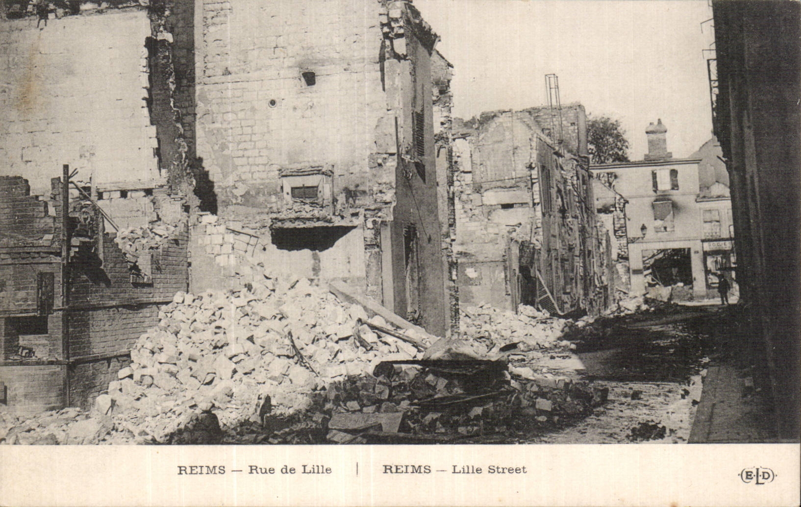 CPA Militaria Reims Rue de lille 