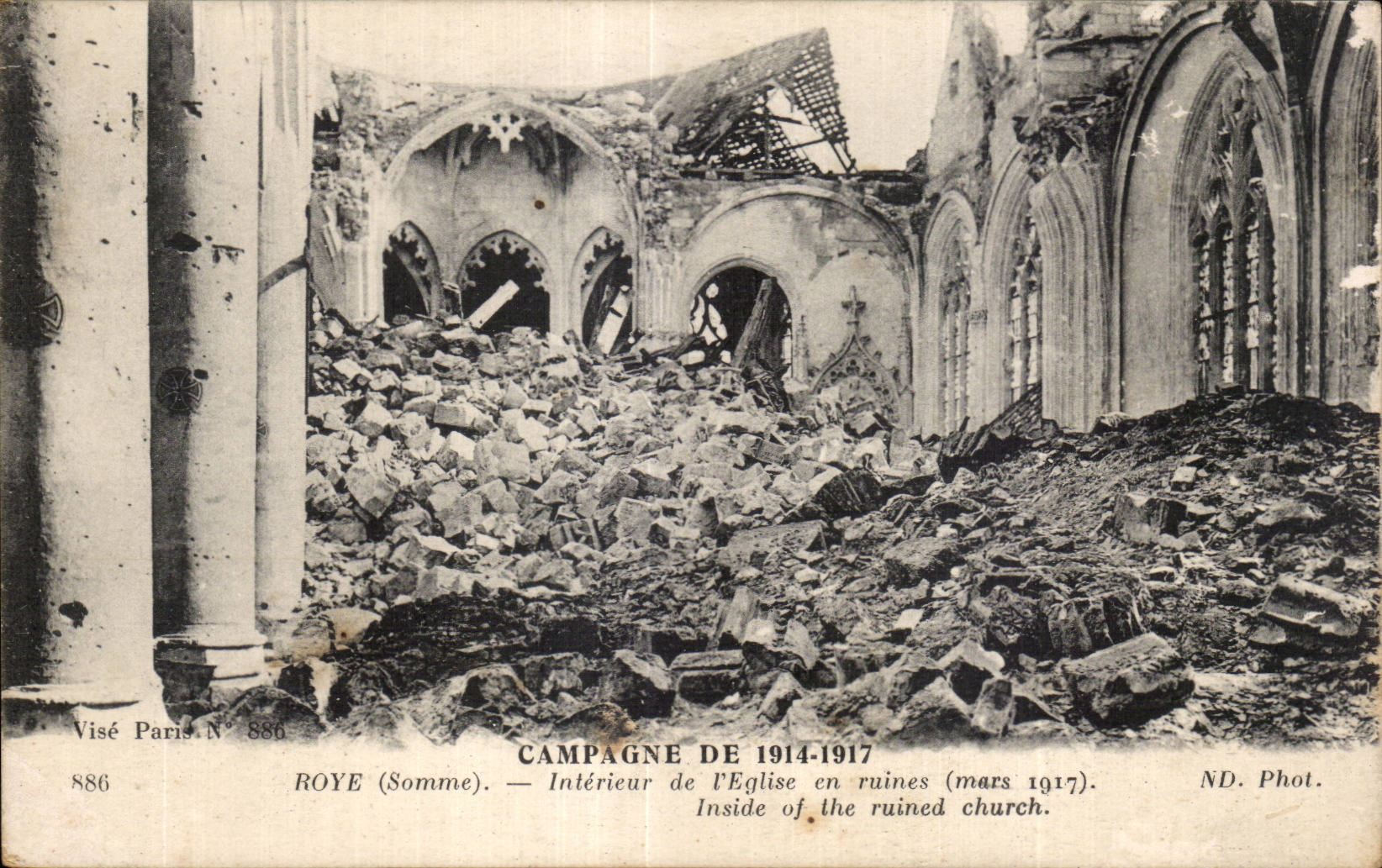 CPA Militaria Campagne de 1914 Roye Interieur de l eglise en ruines (mars 1917)