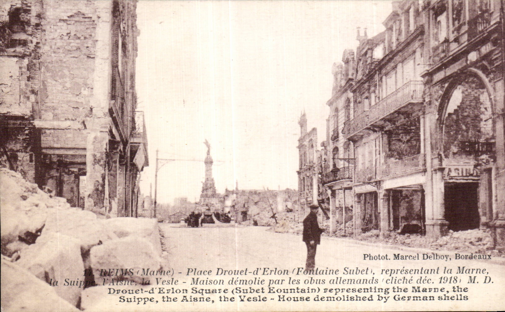 CPA Militaria Reims Place Drouet d Erlon Fontaine Subet 