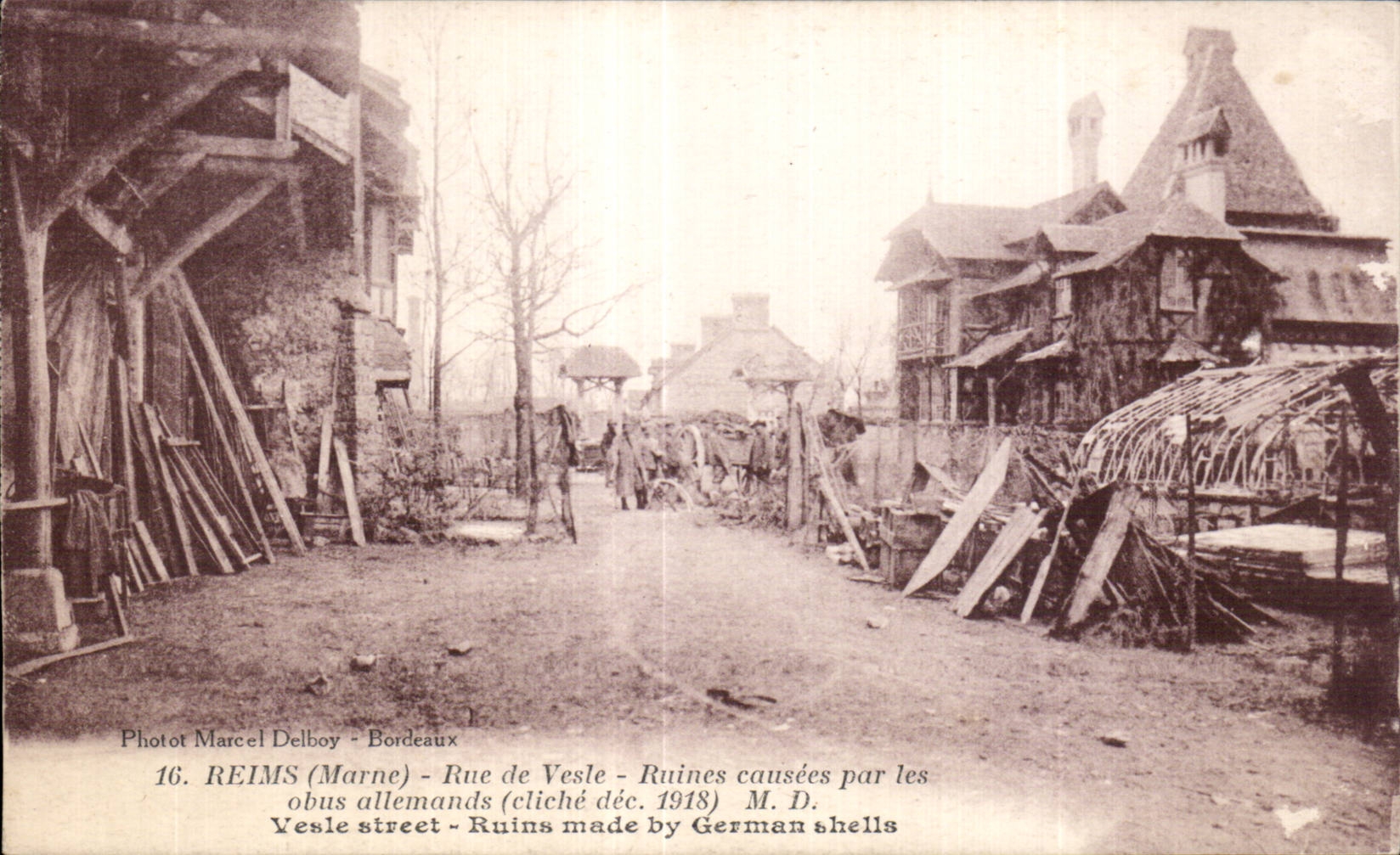 CPA Militaria Reims Rue de Vesle Ruines causees par les obus allemands