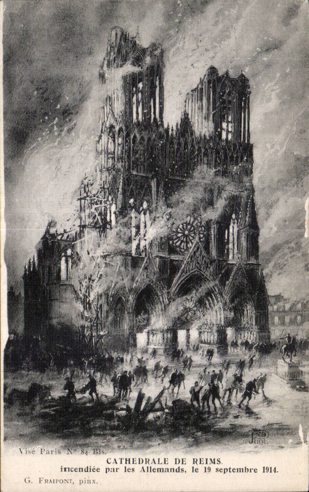 CPA Militaria Reims Cathedrale incendiee par les allemands Septembre 1914