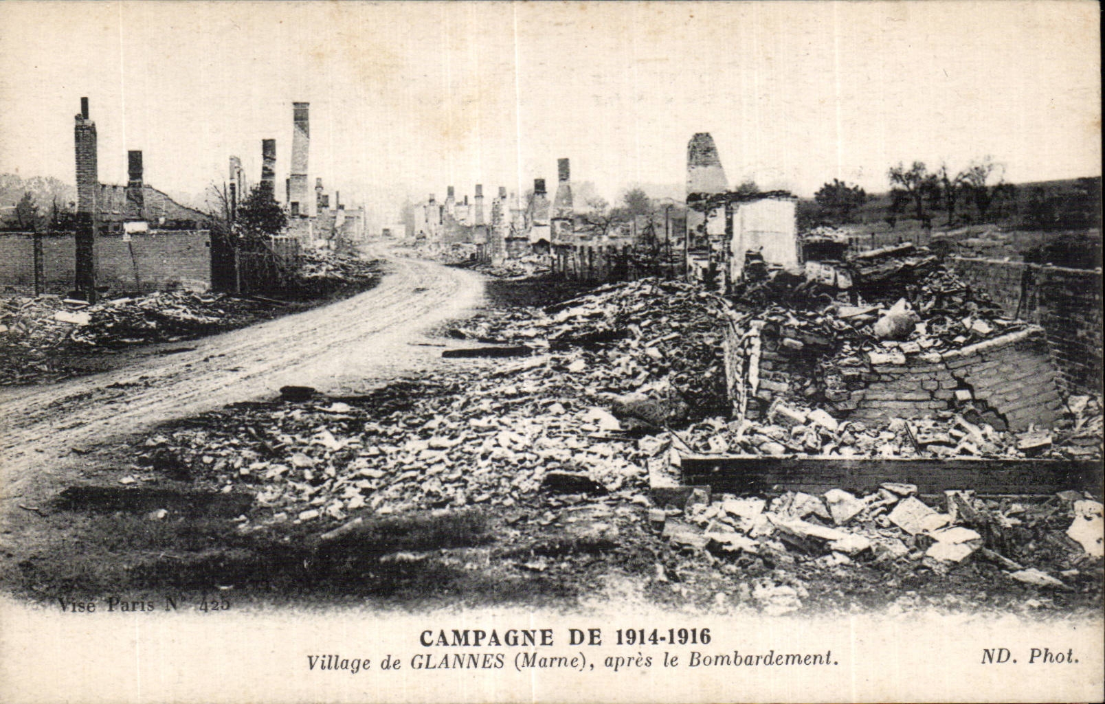 CPA Militaria Campagne de 1914 Village de Glannes apres le bombardement 