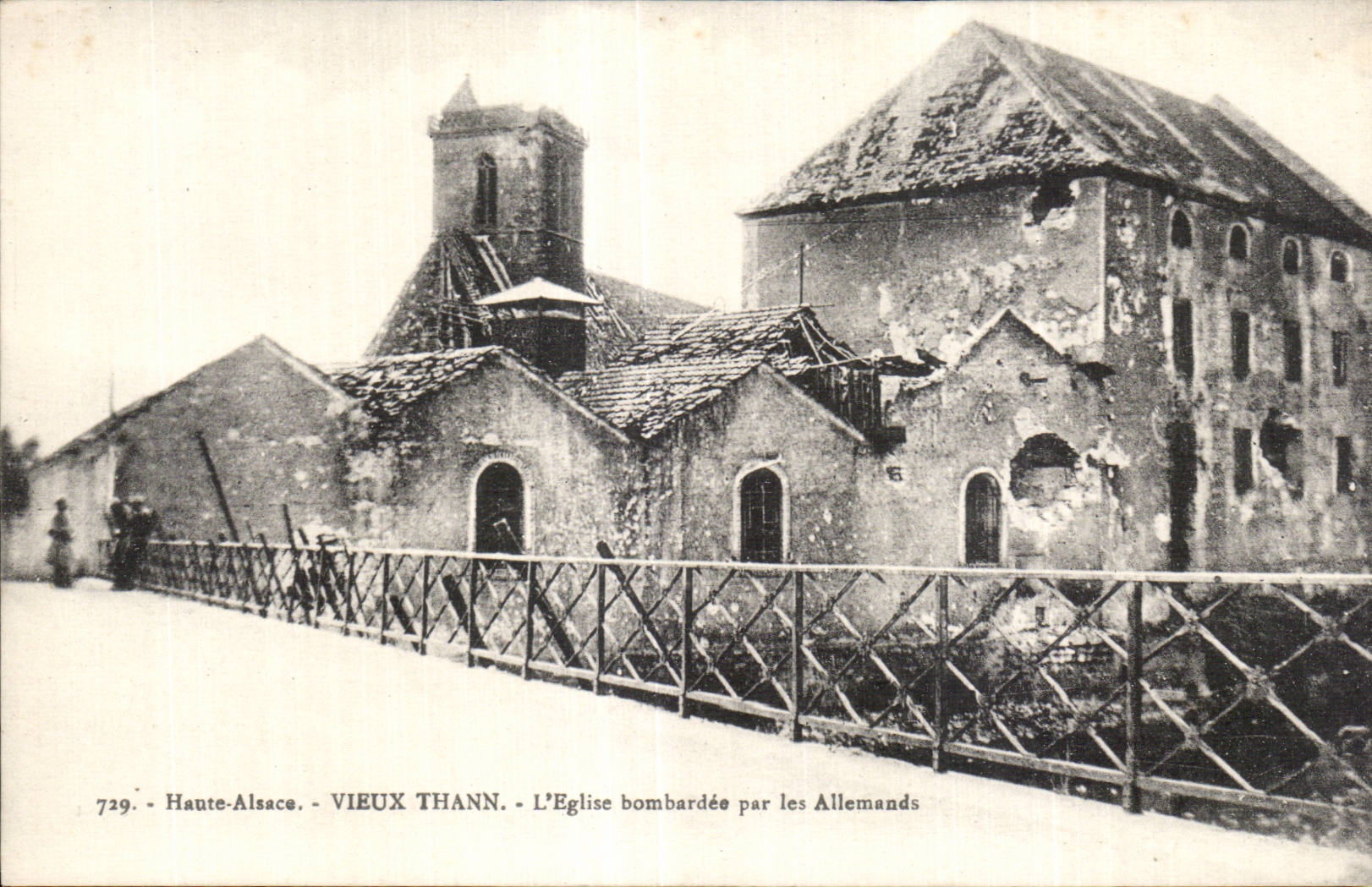 Vieux Thann — L'Église bombardée par les Allemands — Haute-Alsace, éditeur Châdourne, n° 729
