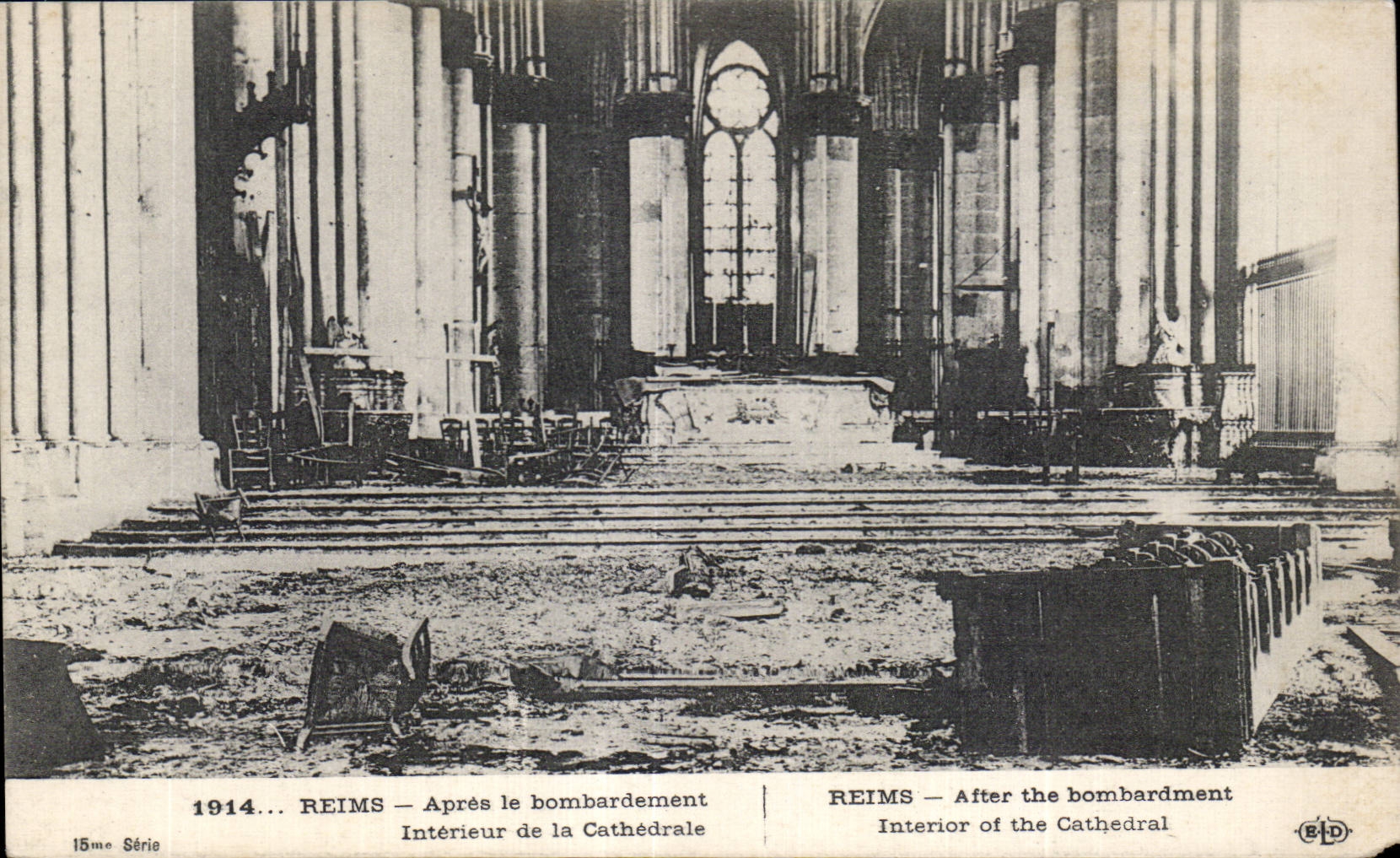CPA Reims Apres le bombardement Interieur de la cathedrale