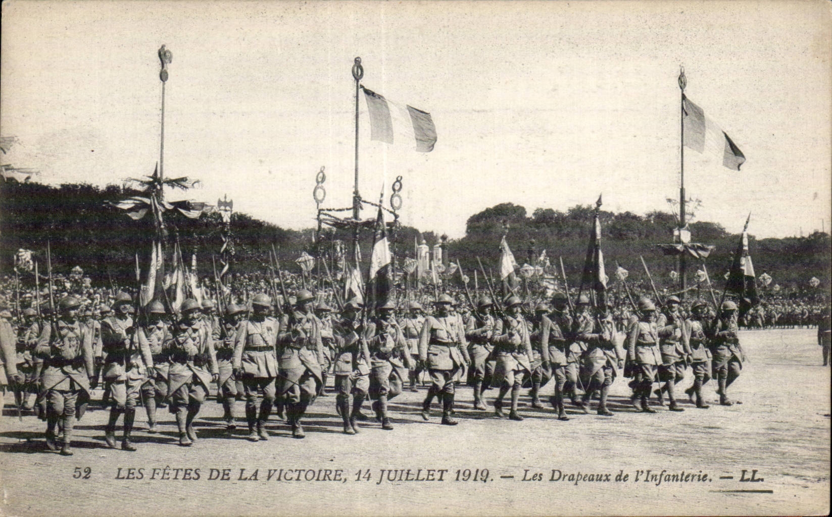 Paris - Fetes de la Victoire - 14 Juillet 1919 - Militaria - Les Drapeaux de l Infanterie - CPA 