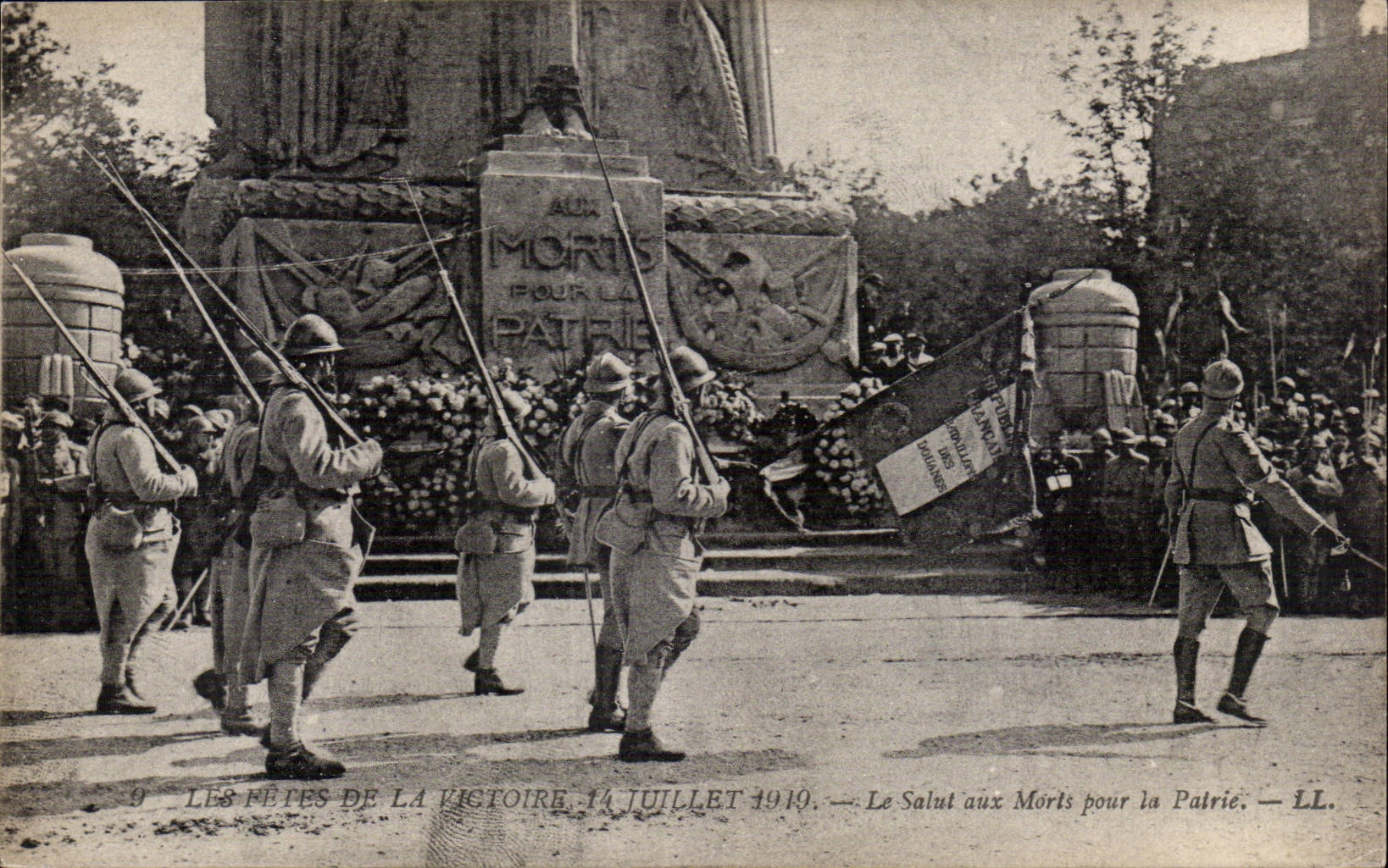 Paris - Fetes de la Victoire - 14 Juillet 1919 - Le Salut aux Morts - CPA 