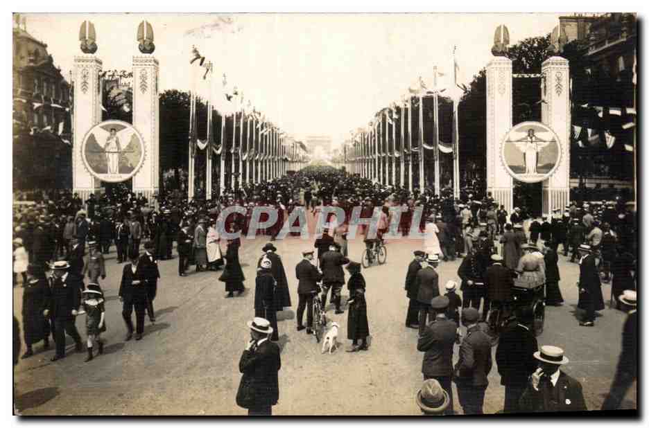 Paris - Fetes de la Victoire - 14 Juillet 1919 - Les Champs Elysees - CPA 