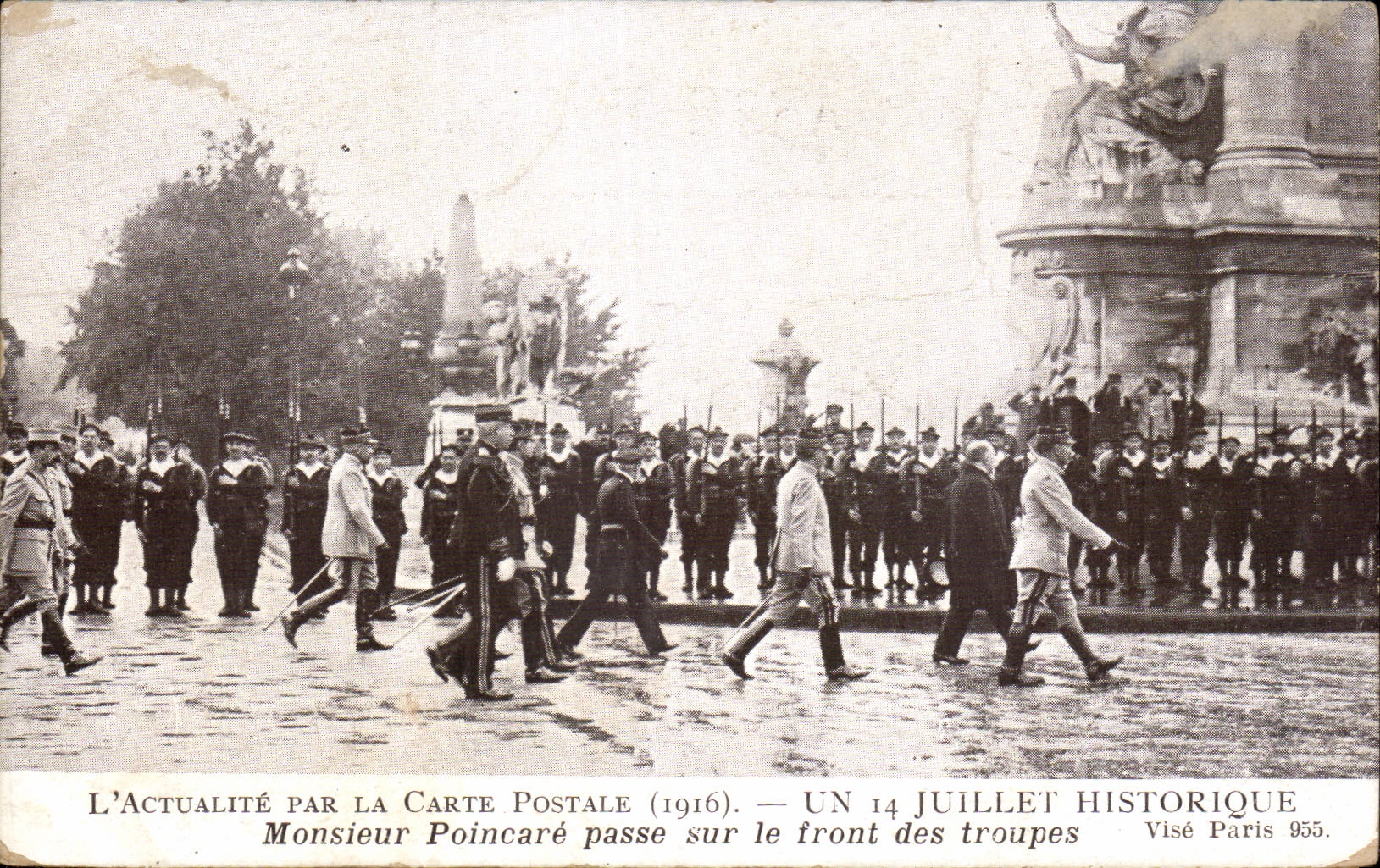 Paris - Monsieur Poincare passe sur le Front des Troupes - CPA 