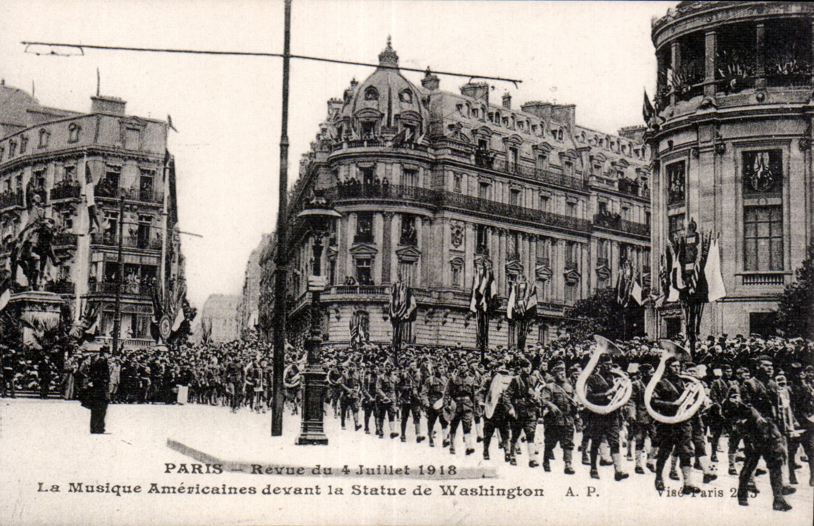 Paris - Militaria - Revue du 4 Juillet 1918 - La Musique Americaine devant la statue de Washington - CPA 